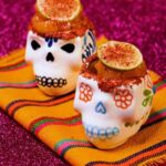 coctel con mezcal en mezcaleros calaverita de la cosita chula